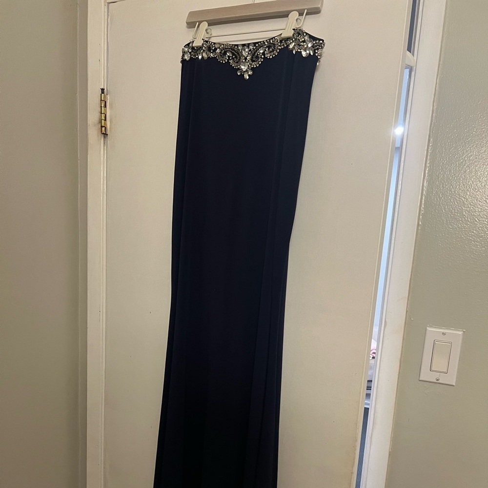 Two piece dress set
Only worn once
Altered top - added bra